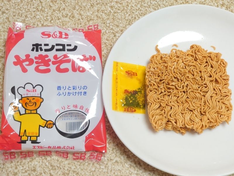 レビュー】地域限定らしい「ホンコンやきそば」を食べてみた。 | らんだむの～と